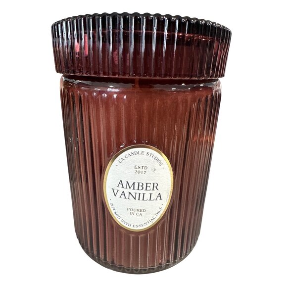 Leoben Co Amber Vanilla Candle Ribbed Glass Jar 18 Oz Vegetable Wax Blend NEW - Picture 1 of 7